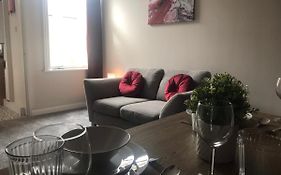 Ancona - Cosy 2 Bed House Sunderland Free Parking & Wifi